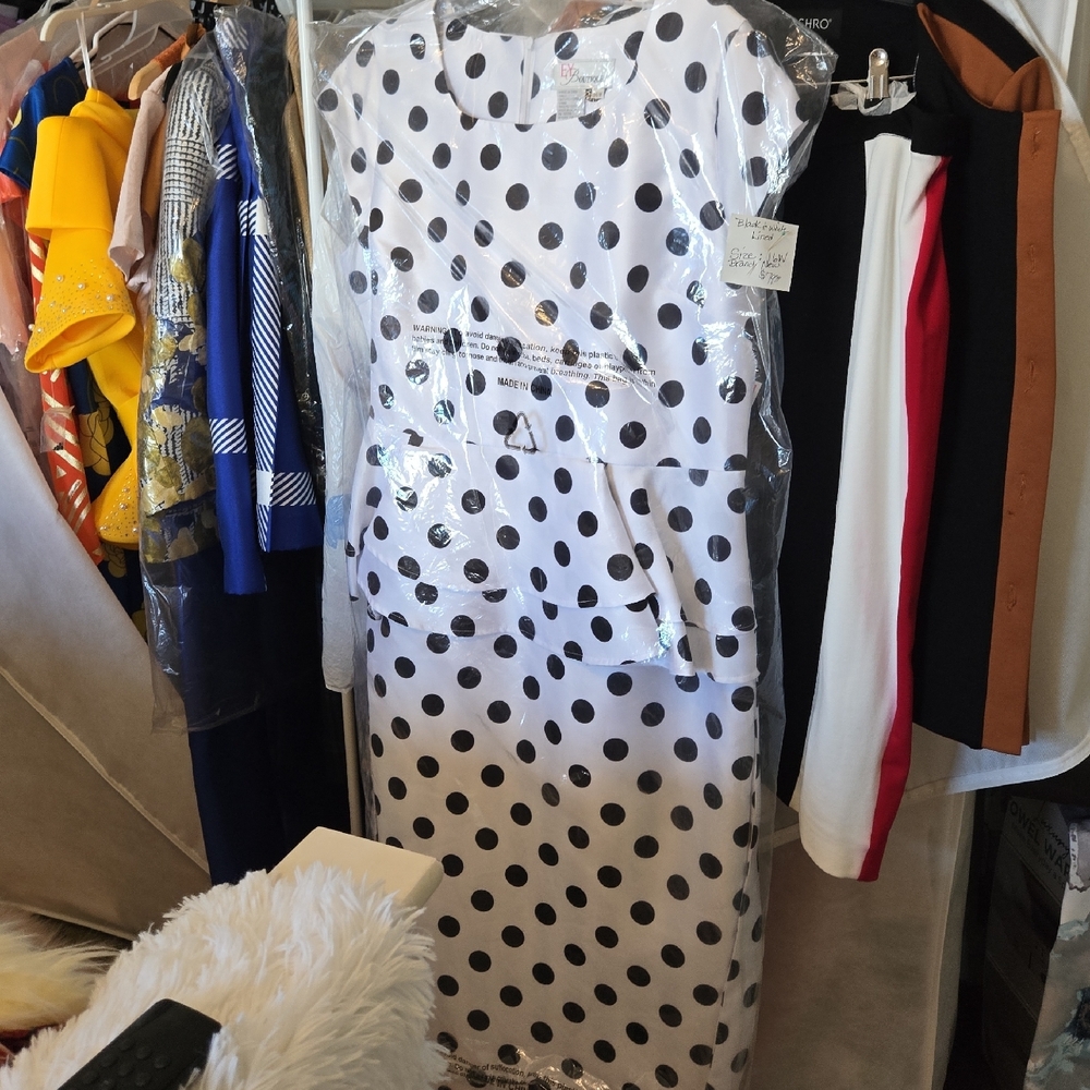 White and Black Sheath Midi Dress with Crew Neck for Wedding Guest